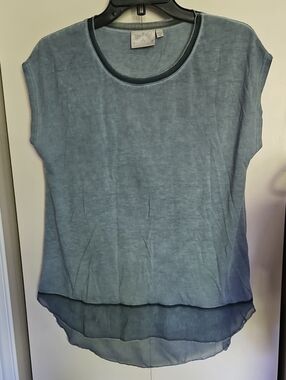 Dantelle Washed Blue Layered Short-Sleeve Top Sz Med. Ptp 20/21